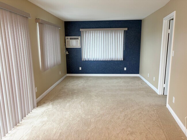 Foto del edificio - 8700 Rumson Dr