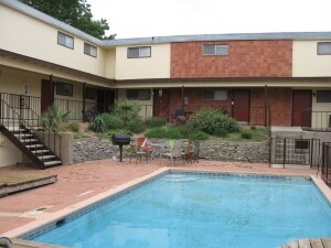 Piscina - The Edge Apartments