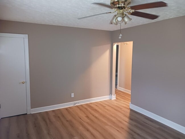 Building Photo - One Bedroom, one bath, brick home!