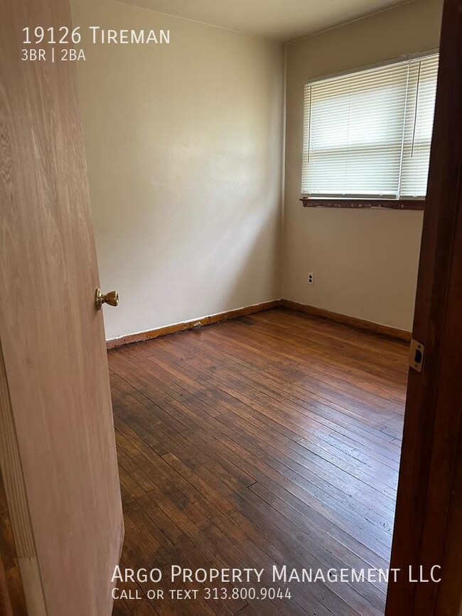 Building Photo - SECTION 8  VOUCHER ONLY
