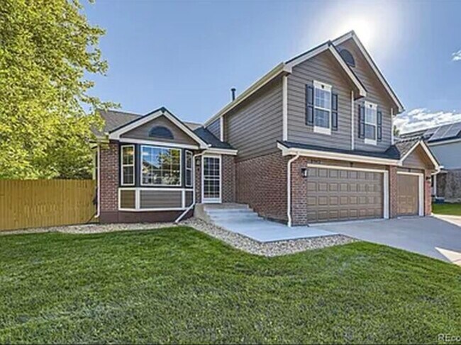Building Photo - 8942 W Lake Dr