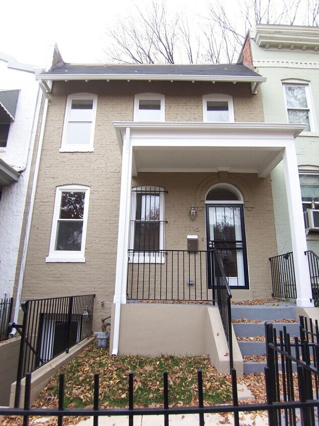 Primary Photo - Large 3BR/2.5BA with yard and parking H St...