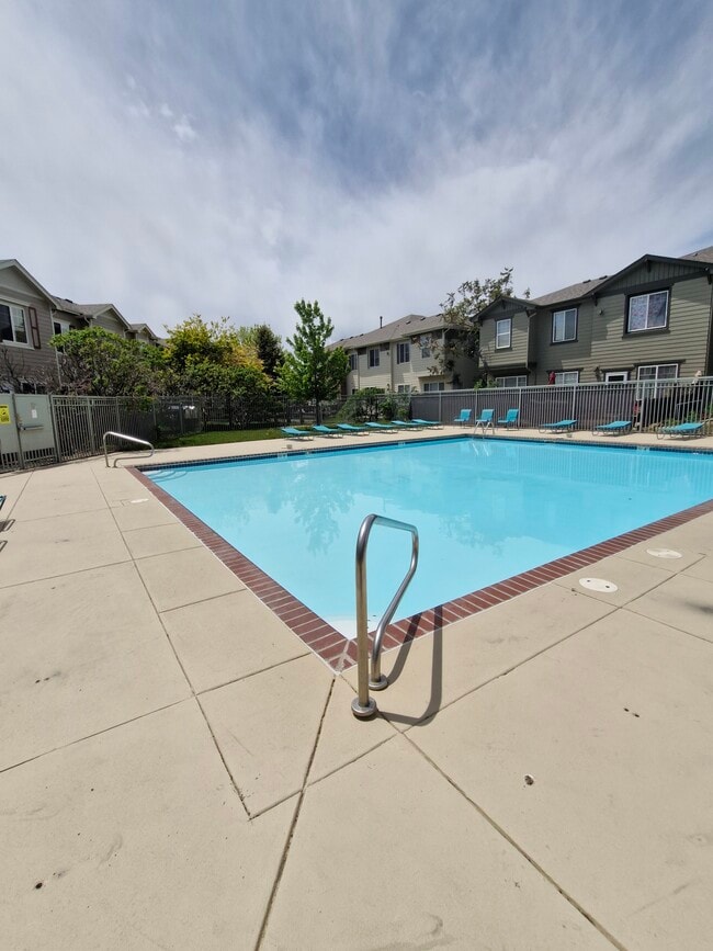 Building Photo - 12963 Grant Cir E