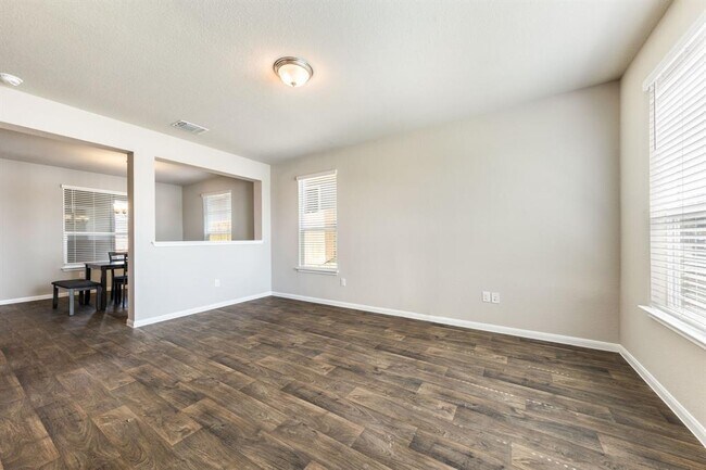 Foto del edificio - 1914 Whitaker Dr