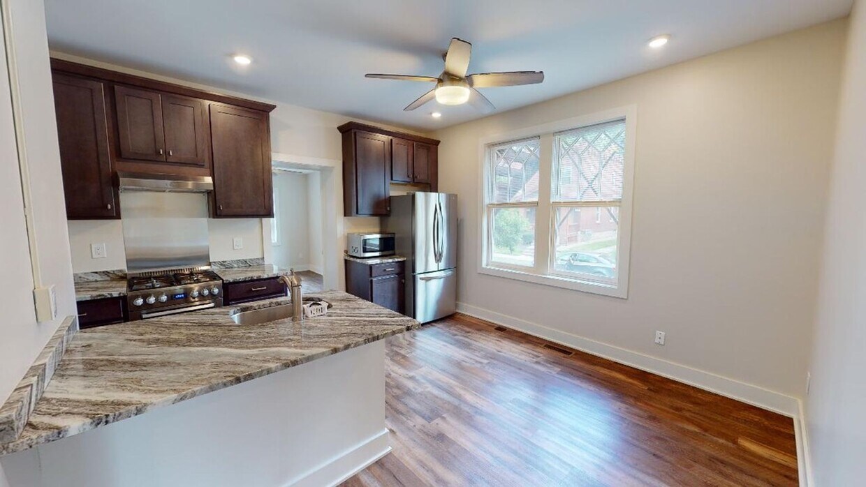 Foto principal - 262 East Lane Avenue