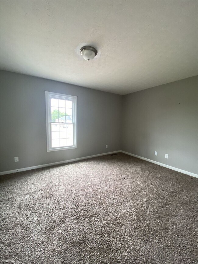 Building Photo - 3 br, 1 bath Duplex - 206 Coates Rd