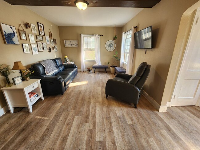 Foto del edificio - Cute 3 bedroom house $925