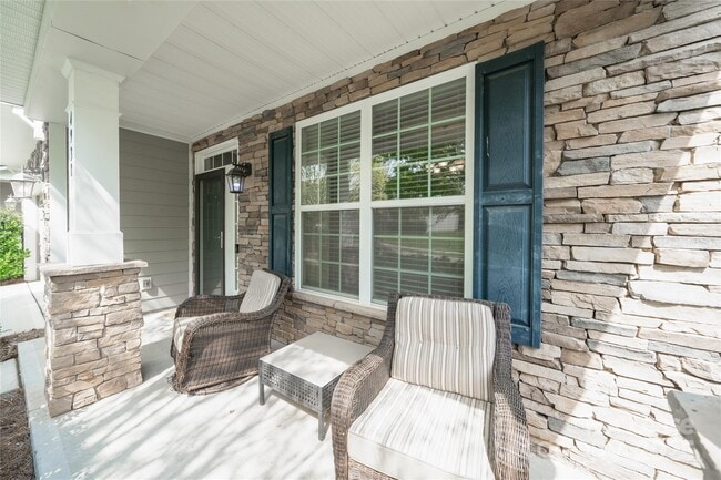 Building Photo - 4938 El Molino Dr