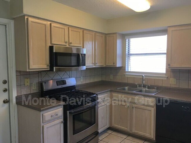Foto del edificio - 8501 Bismark Cove