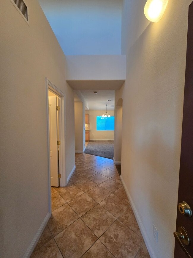 Foto del edificio - A Fabulous 3 Bedroom, 2.5 Bathroom, 2 Car Garage Townhome in NW Las Vegas