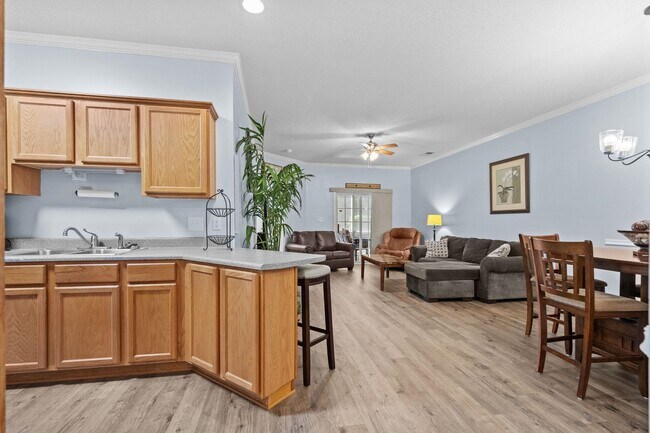 Foto del edificio - 120 Lazy Willow Ln
