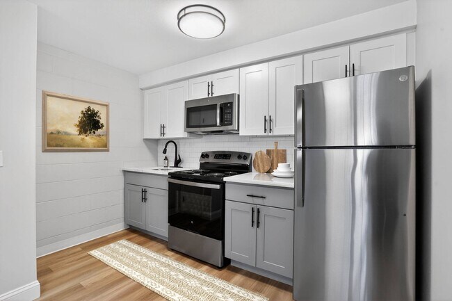 Welcome to Eagle Rock Apartments at Nashua, where modern kitchens meet sleek design. Enjoy stainless steel appliances, ample storage, and a stylish aesthetic that makes cooking a pleasure. Don’t miss out—schedule your tour today! - Eagle Rock Apartments at Nashua