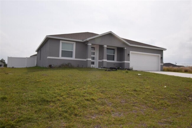 Building Photo - 642 Desmoines Ct