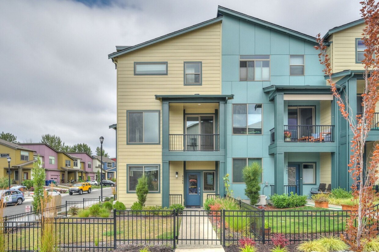 Primary Photo - Contemporary Corner View Townhouse in High...