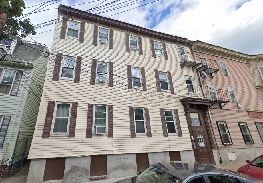 Primary Photo - 218 W 8th St