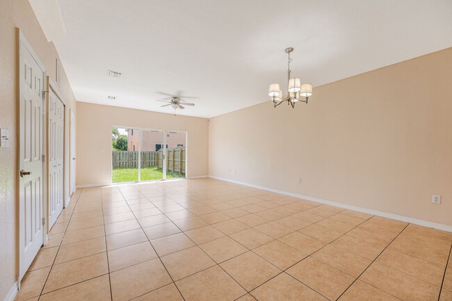 Building Photo - Beautiful 3-bedroom, 2.5-bath two-story townhouse in a well managed community