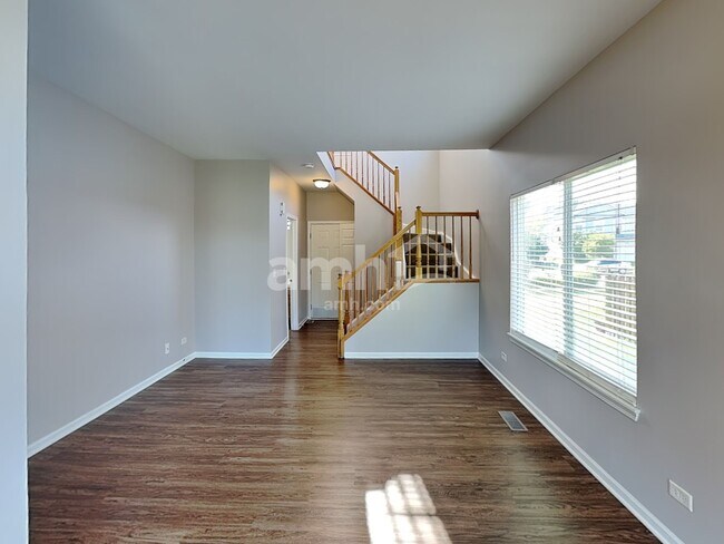 Building Photo - 2122 Rebecca Cir