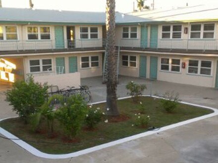 Foto del edificio - 10600 S Inglewood Ave