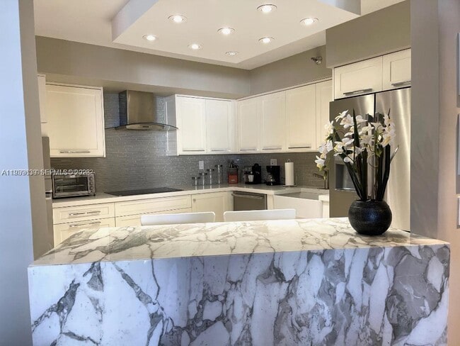 Foto del edificio - 3500 Mystic Pointe Dr