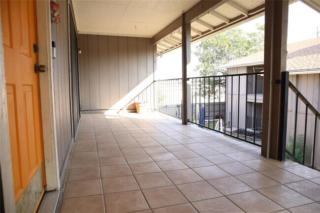 Foto del edificio - 8619 Putnam Dr
