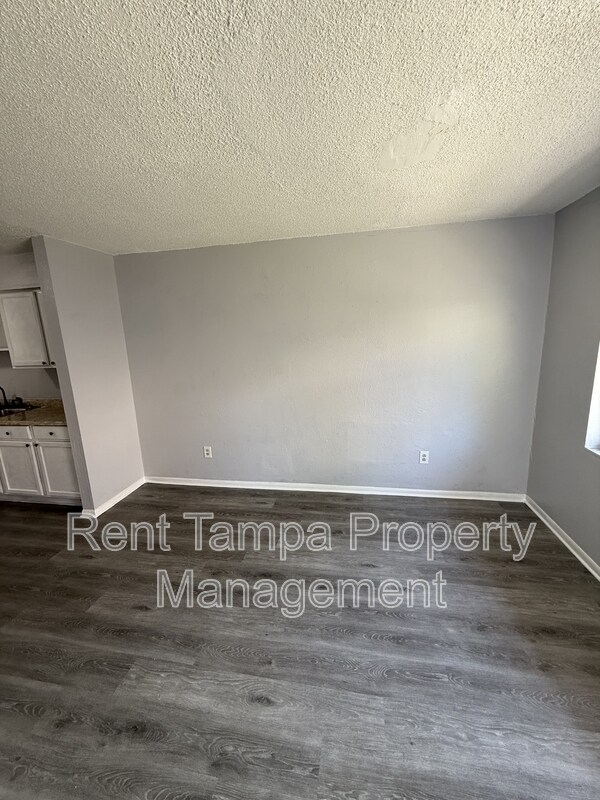 Building Photo - 8304 N Mulberry St