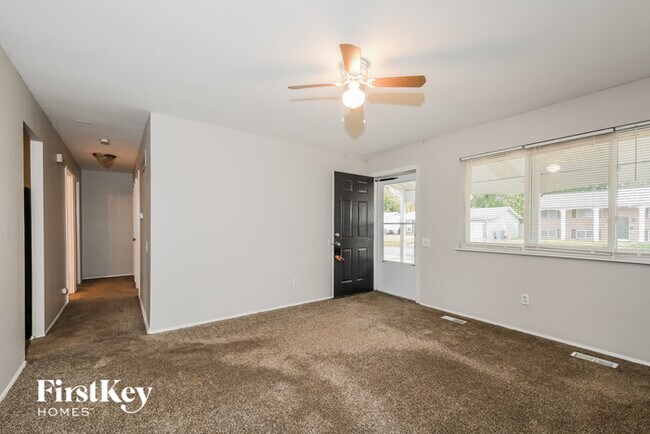 Building Photo - 1120 Lees Ln