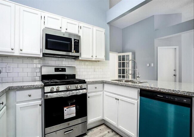 Building Photo - 15322 Appleridge Dr
