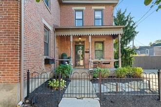 Building Photo - 524 S 5th St
