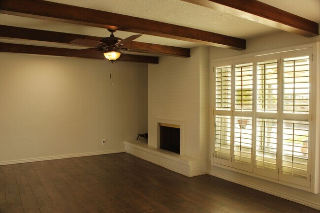 Foto del edificio - 4 bed, 3 Bath, Westside El Paso, 6447 Belton