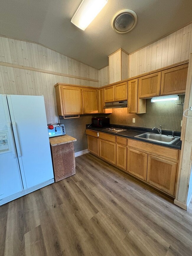 Building Photo - Great Studio in Mariposa