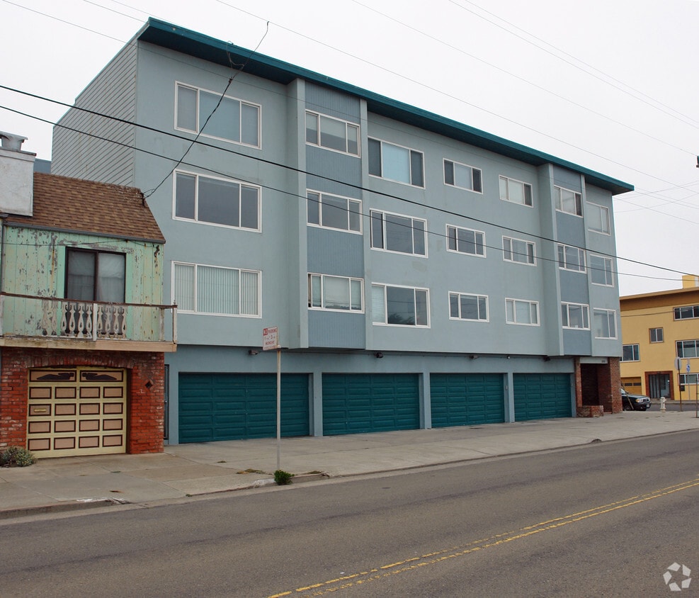 Building Photo - 2090 Great Hwy