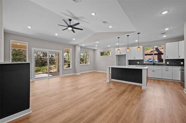 Foto del edificio - 28411 Champion Oaks Dr