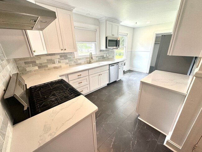 Building Photo - 1202 Roberts Rd, Newport News, Va, 23606