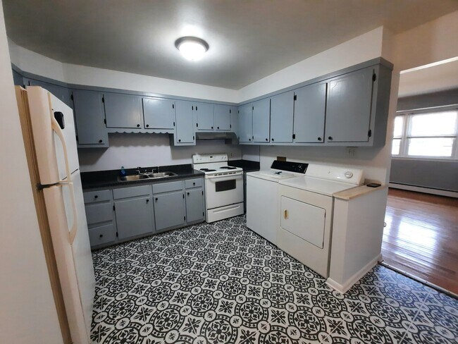 kitchen, new fan, new floor - 5410 Suffolk Ct