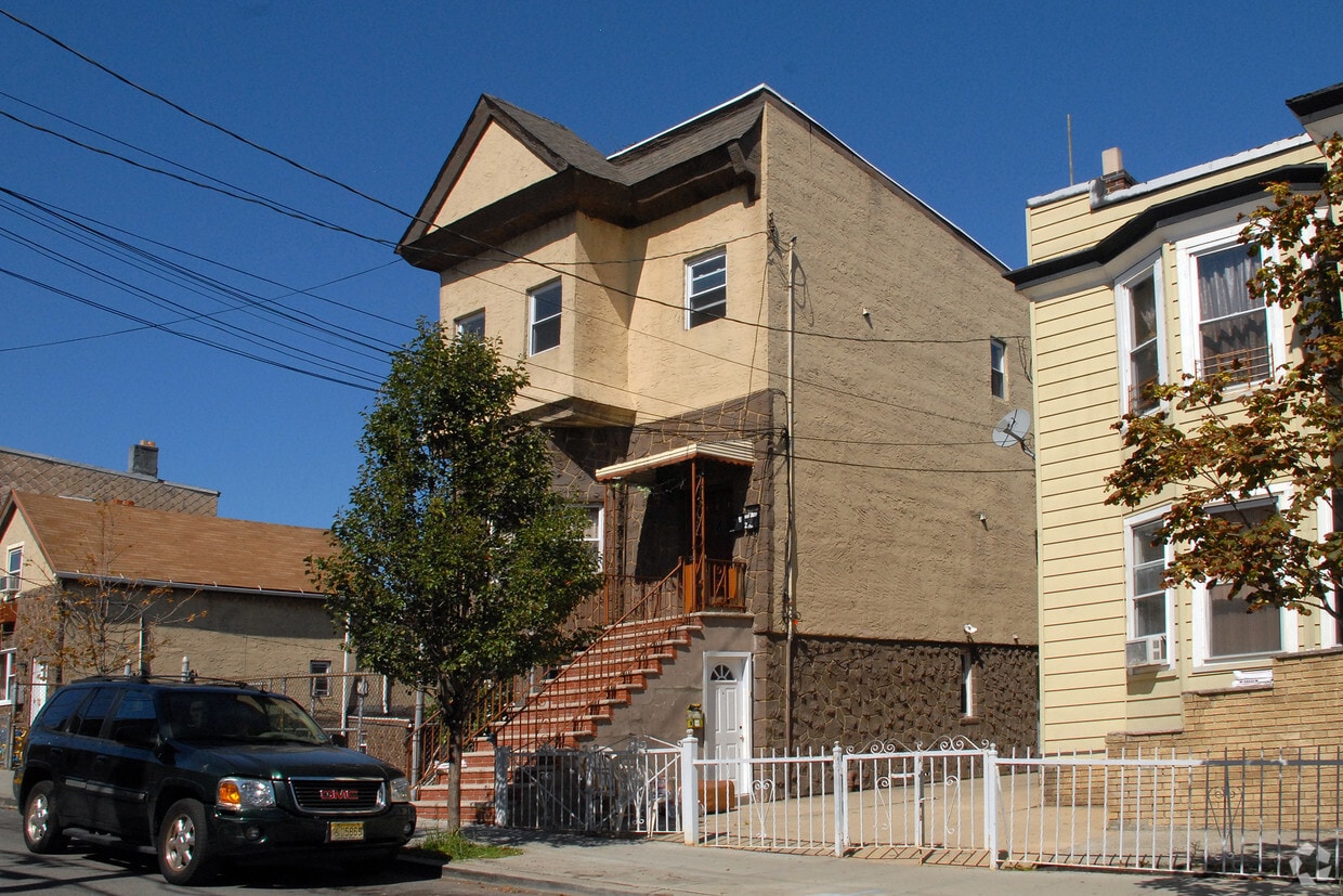 Building Photo - 122-132 34th St
