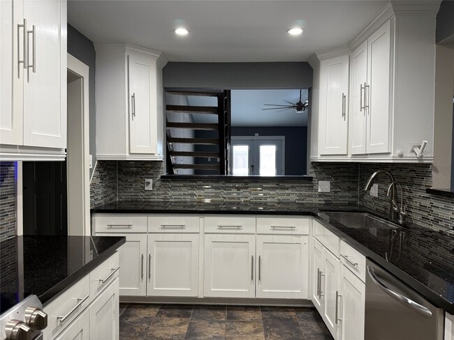 Building Photo - 3206 Hazy Park Dr