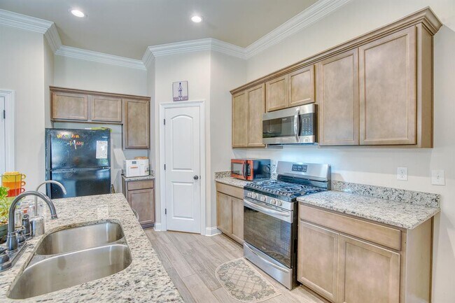 Foto del edificio - 211 Zachary Ln