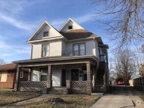 Building Photo - 907 W Walnut St