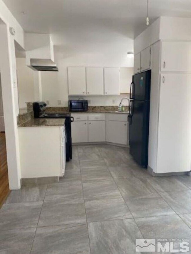 Foto del edificio - 1245 Coleman Dr