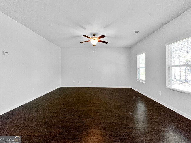 Building Photo - 241 Daisy Cir