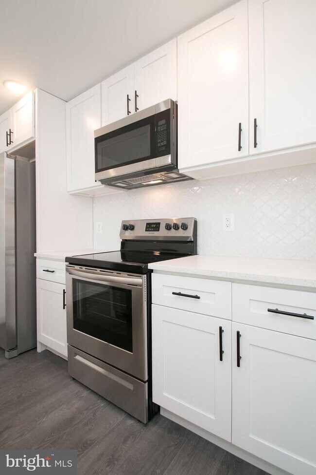 Building Photo - 6 N 57th St