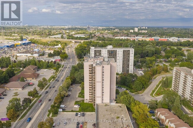 Building Photo - 975 Warwick Ct