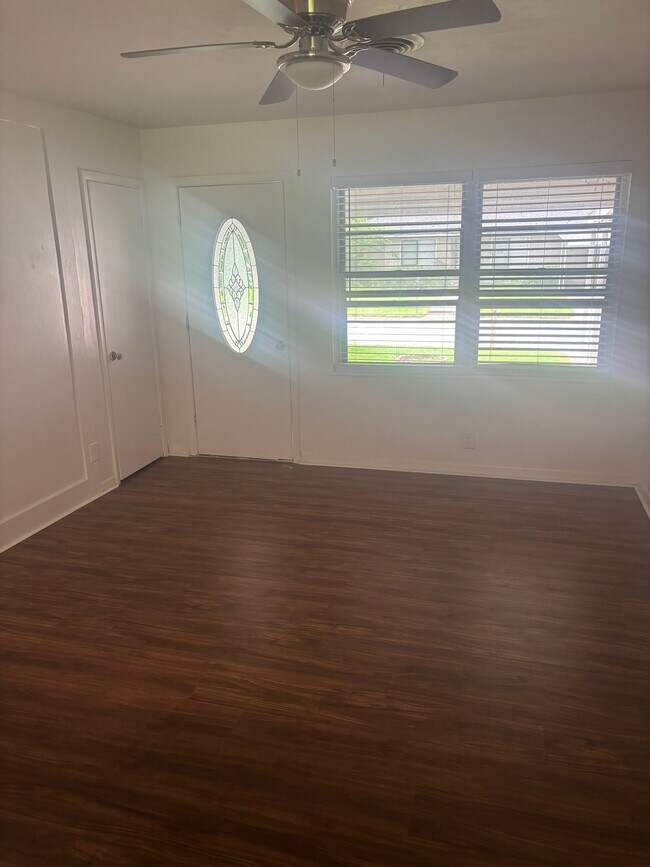 Foto del edificio - 605 N Joyce St