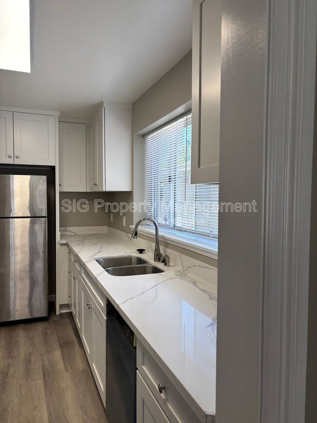 Building Photo - 10822 Hartsook St
