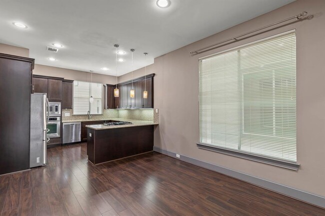 Building Photo - 1706 Bremond St
