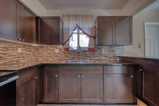 Foto del edificio - 12220 NE Miami Pl