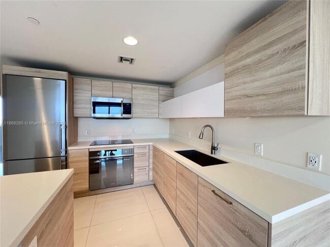 Building Photo - 2 bedroom in Sunny Isles Beach FL 33160