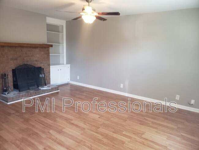 Foto del edificio - 736 E Northfield Blvd