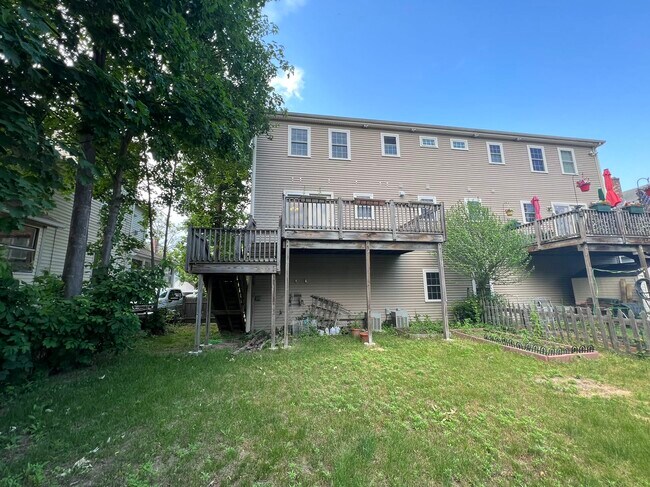 Foto del edificio - 145 Robbins St