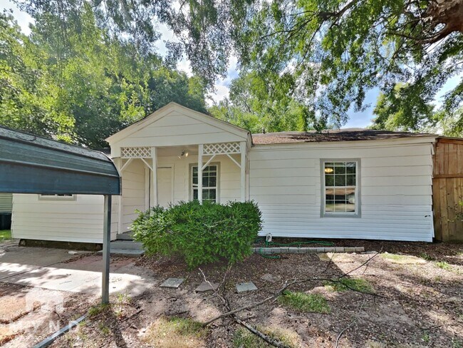 Foto del edificio - 732 Redwater Rd